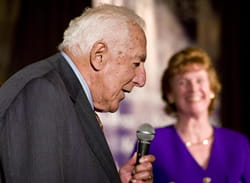 Leonard H. Lavin, recipient of the Friends of the Kellogg School of Management Award