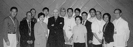 Prof. Philip Kotler with alums in the Philippines.