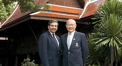 Kellogg Dean Dipak C. Jain with Sasin's director Professor Toemsakdi Krishnamra