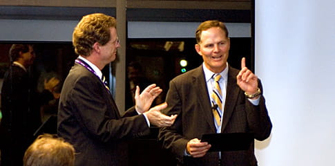 Tim Feddersen, Director of SEEK and the Wendell Hobbs Professor of Managerial Economics & Decision Sciences, thanks the 2008 Beacon Capital Executive in Residence Jim Scherr '89