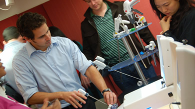 Students in the NUvention program create commercially viable business models in medical technology and experience the entire entrepreneurial lifecycle: concept, prototype and business plan. 