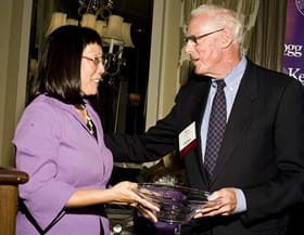 Dean Roxanne Hori (left) congratulates Kenneth Chalmers ’51, recipient of the Wade Fetzer Award
