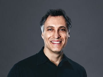 A portrait of Brian Uzzi.