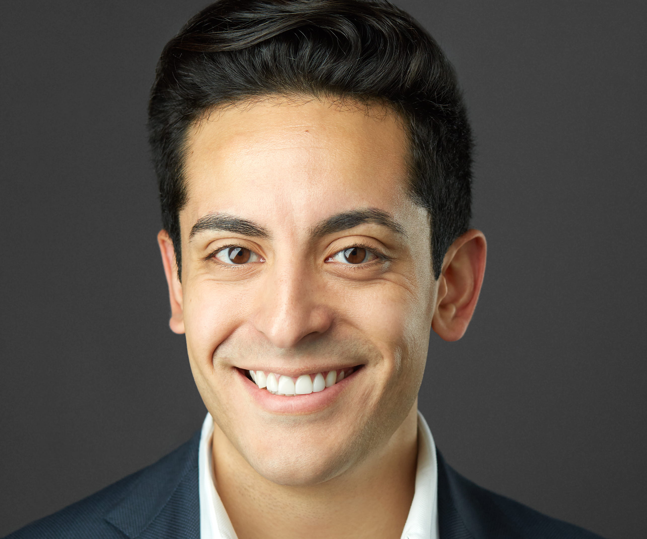 Headshot of Fernando Carranza