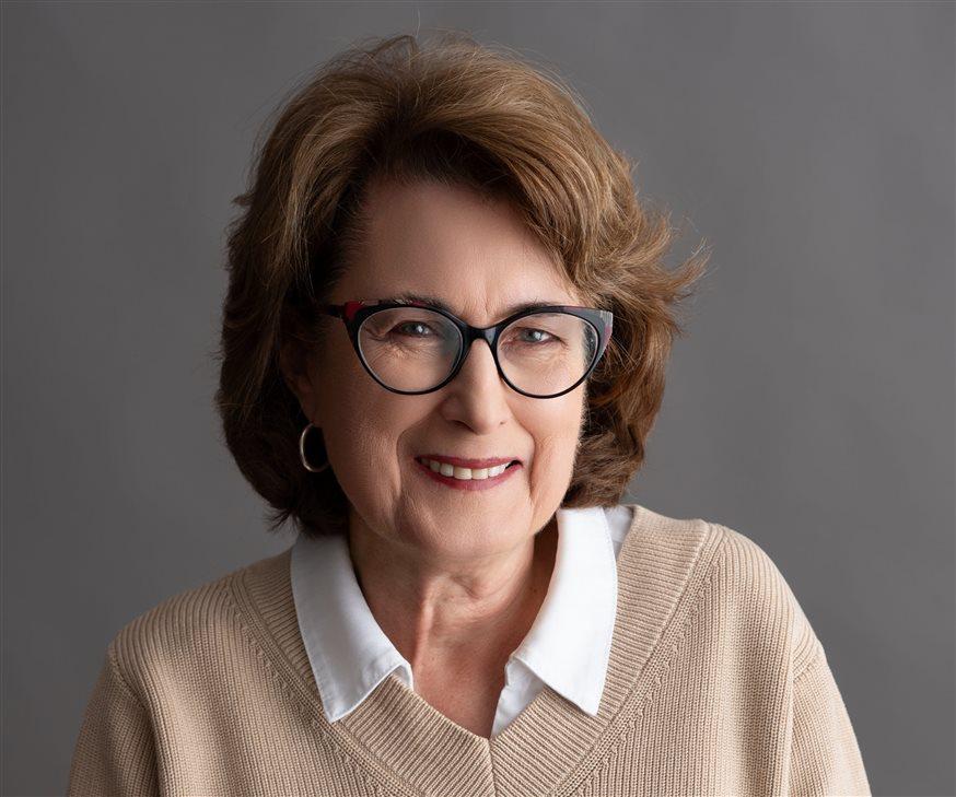 Headshot of Carla Edelston