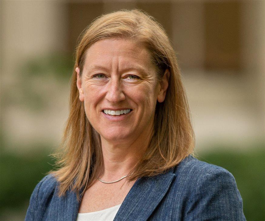 Headshot of Alyson Carrel, faculty at the Kellogg School of Management