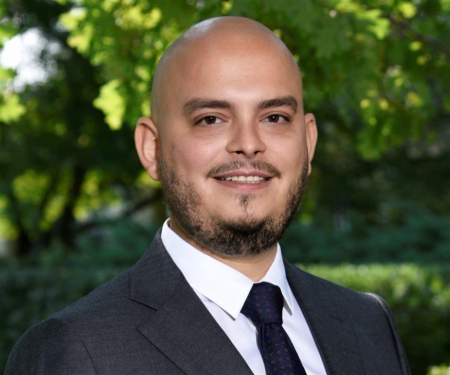 Headshot of Andres Espitia, faculty at the Kellogg School of Management