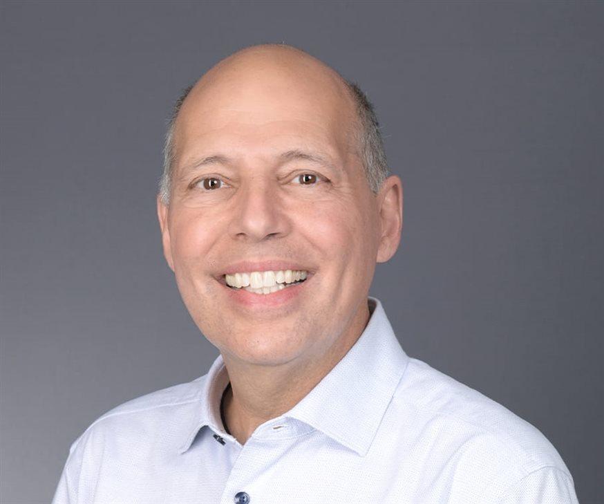 Headshot of Kaveh Safavi, faculty at the Kellogg School of Management