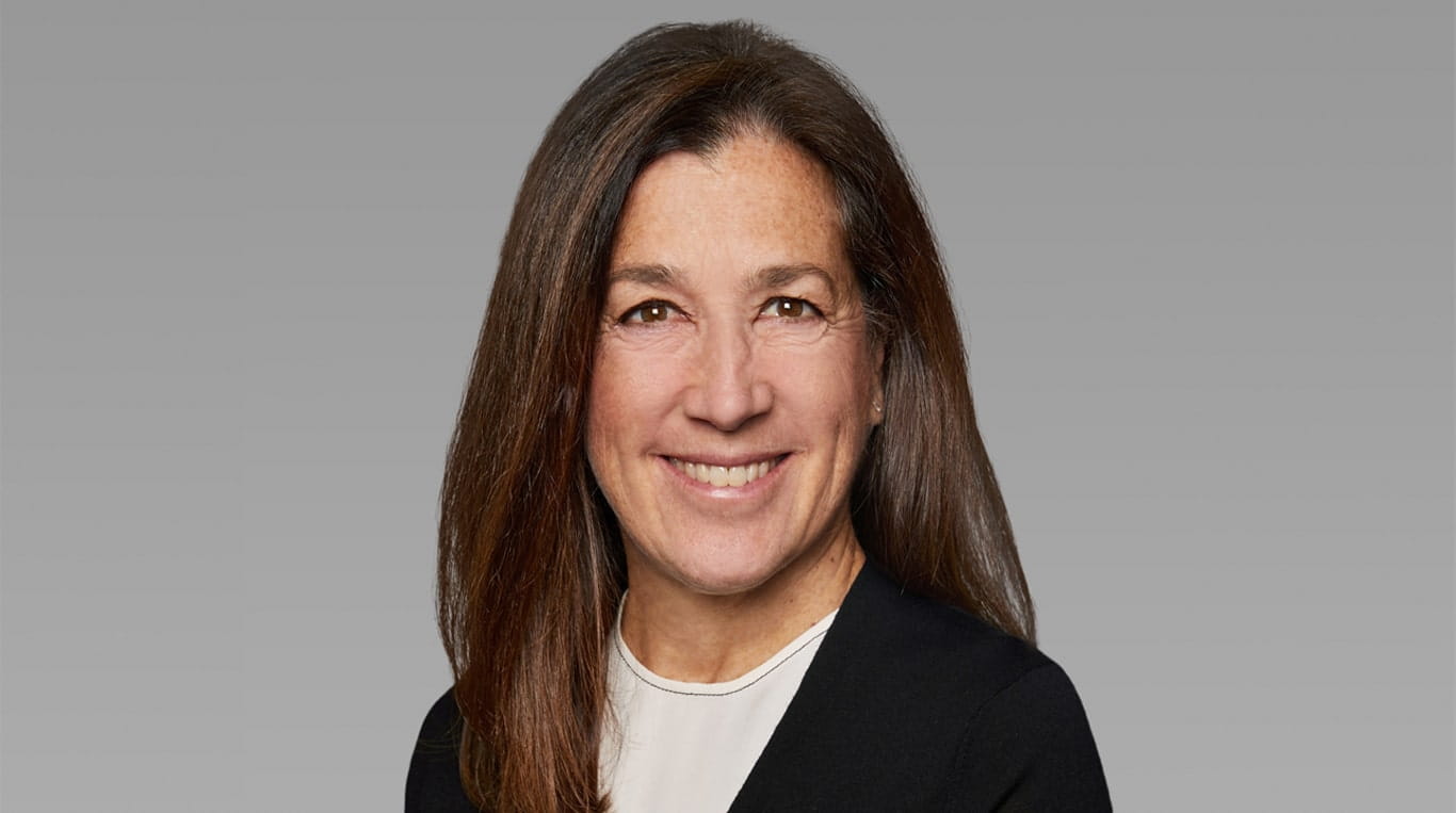 Headshot of Kellogg alum Lori Roth ’90 MBA