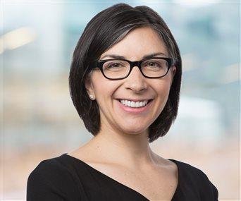 Headshot of Kellogg Board Fellows alumna Sarah Buhayar