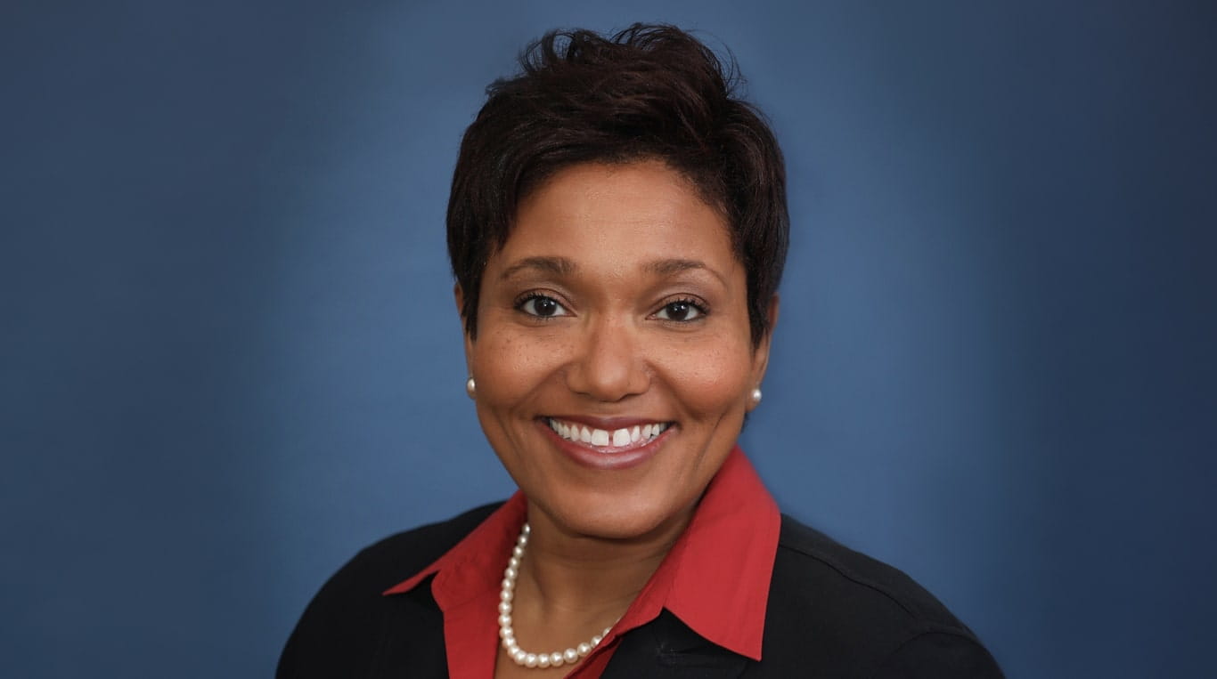 Headshot of Kellogg alumna Shontelle Mixon '03 MBA