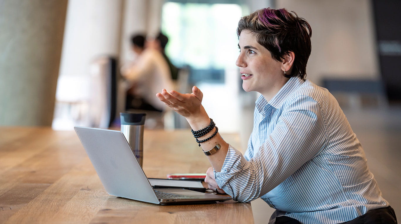 A Kellogg student working in the Global Hub