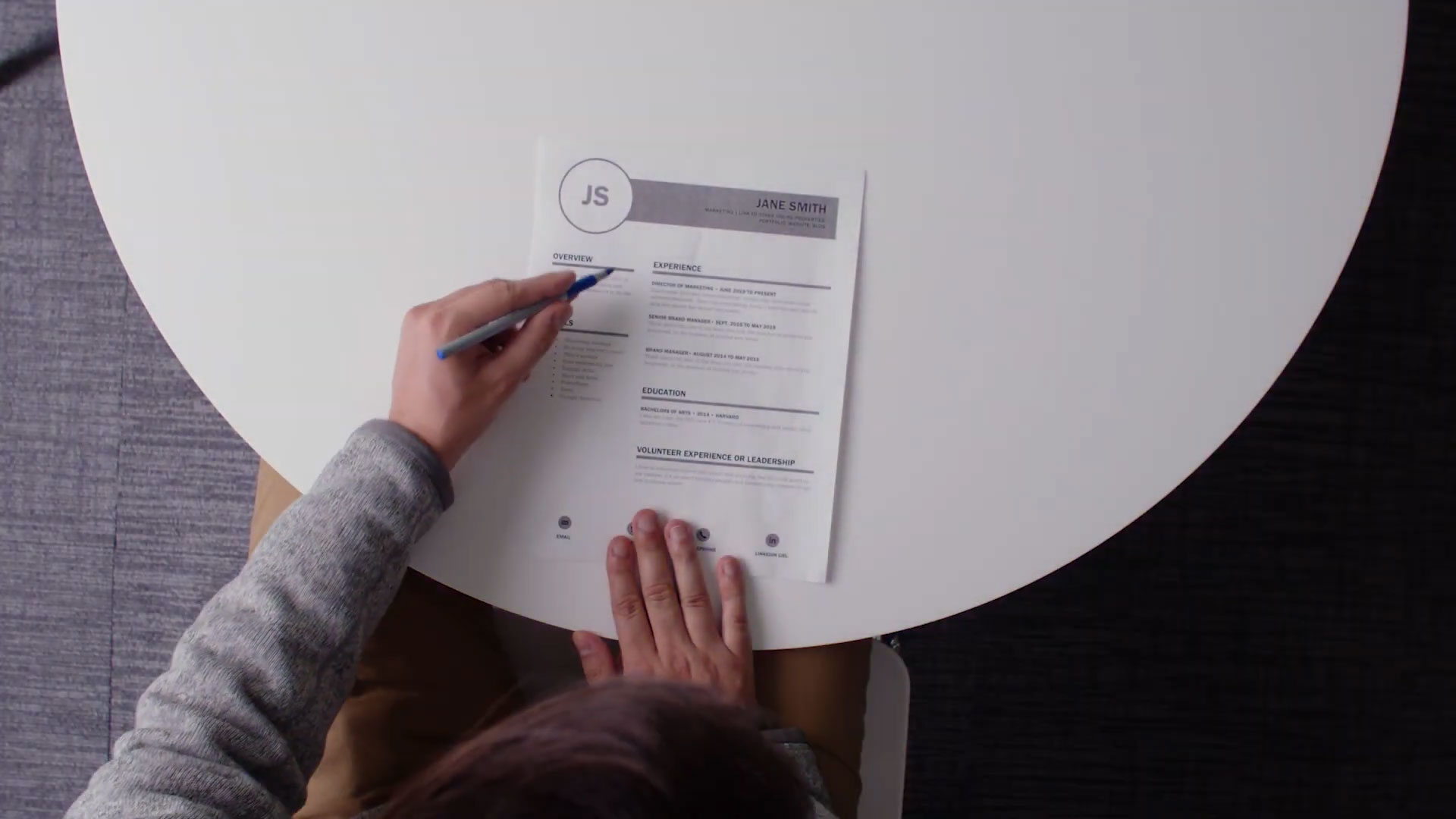 An aerial view of the Kellogg MBA paper application