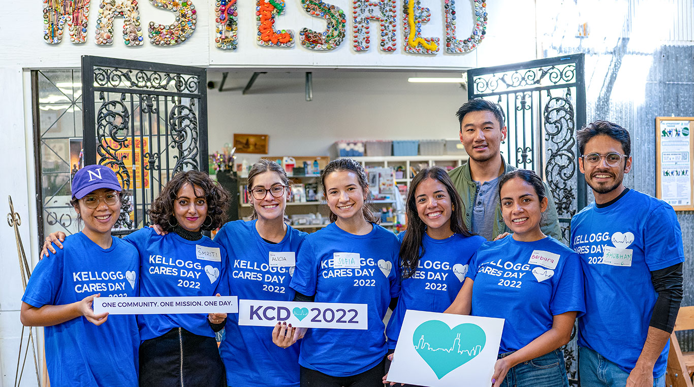 Students volunteering during Kellogg Cares Day 2022