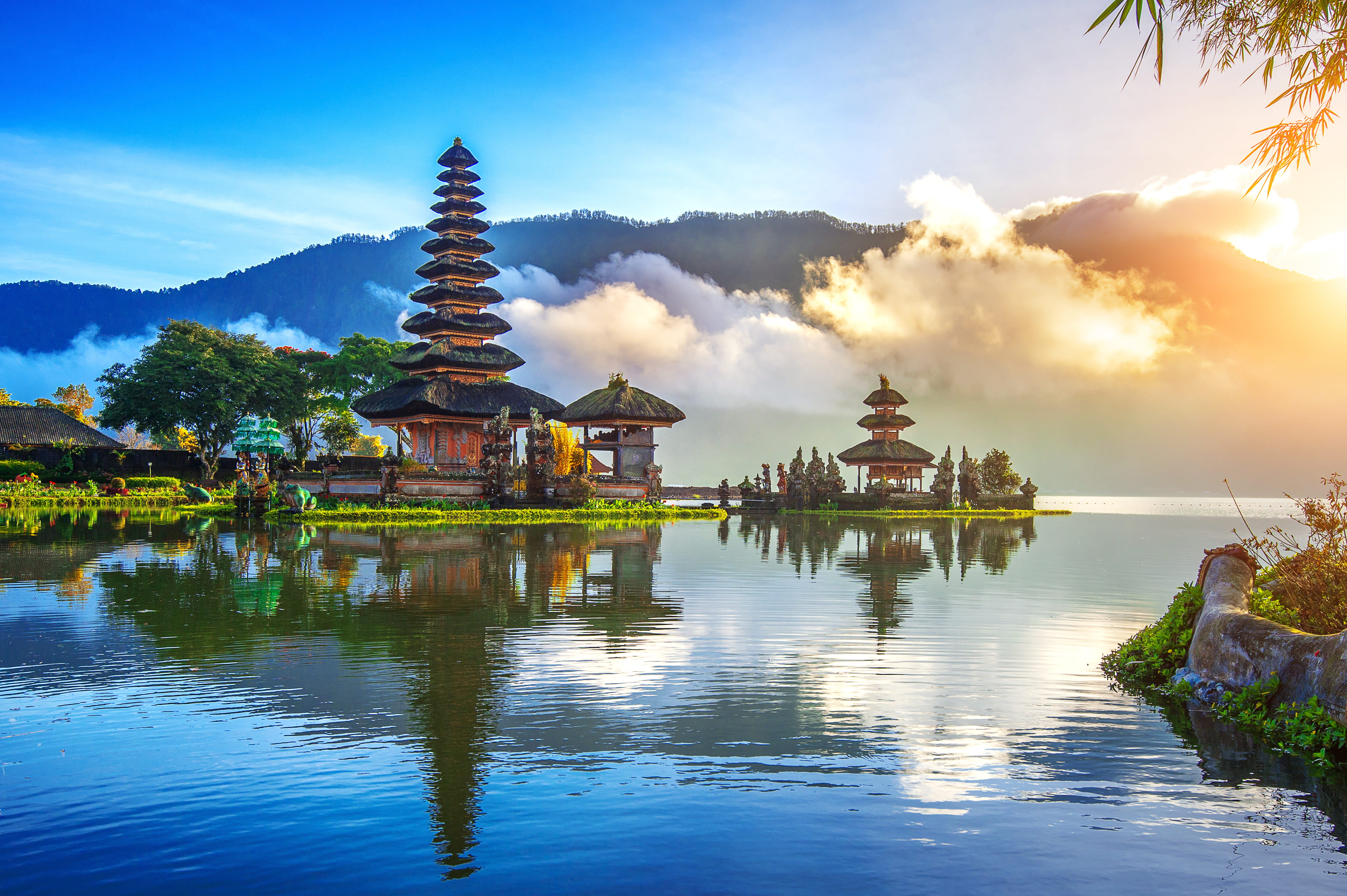  Ulun Danu Beratan Temple in Bali, Indonesia