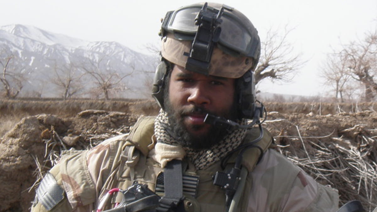 Kellogg Veteran Julian Kitching (EMBA 2020) reflects on his experience in the military and his trajectory as a leader in the Executive MBA Program.