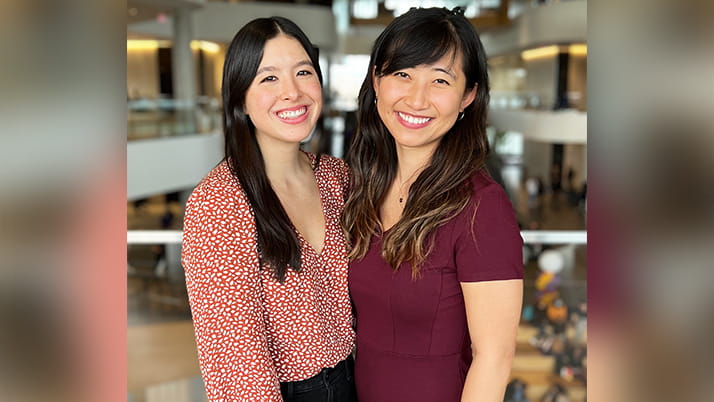 Kellogg MBA students Sophia Hooper and Penny Zhang in the Global Hub