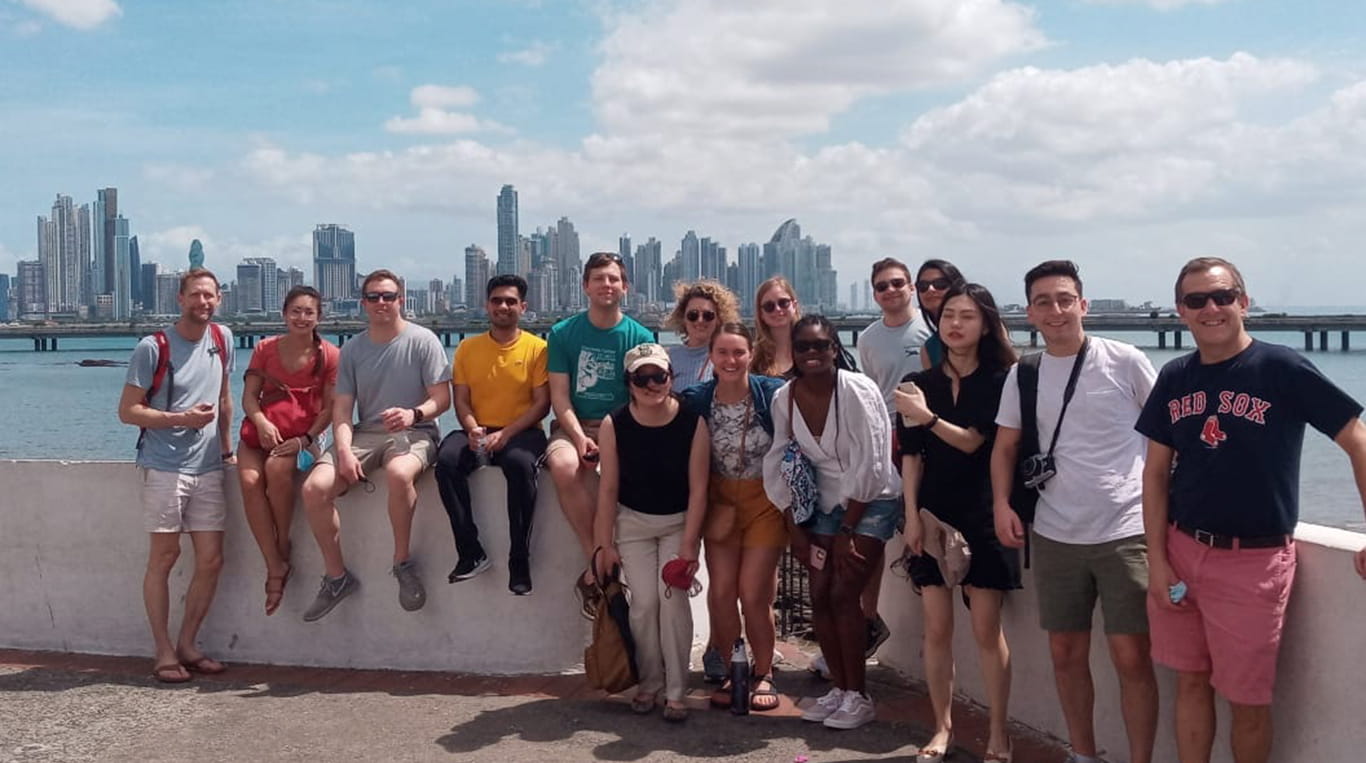 Class photo of Kellogg student on a Global Initiatives in Management trip to Central America