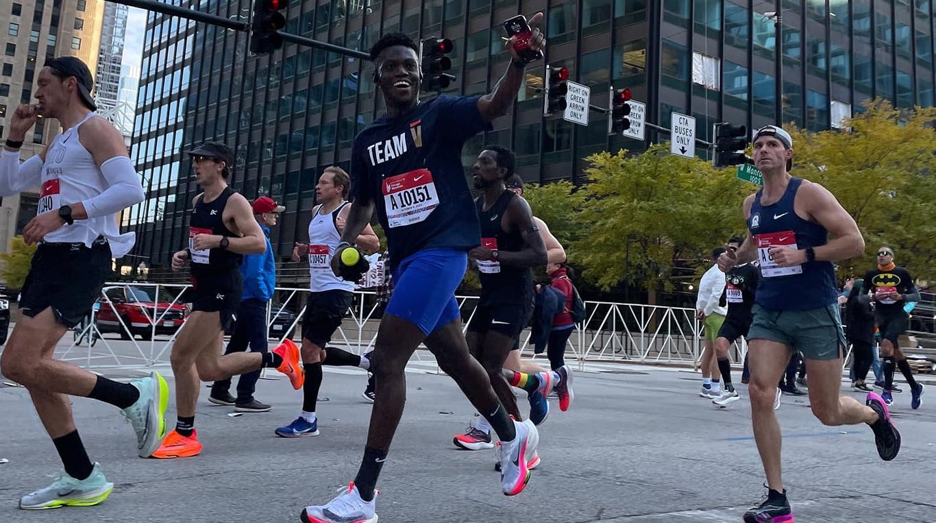 Kellogg MBA student Manny Adediran running the Chicago Marathon this past October