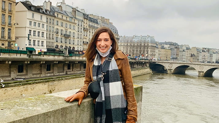 Marissa Wizig ’21 MBA in Paris as part of an MBA exchange program in 2021