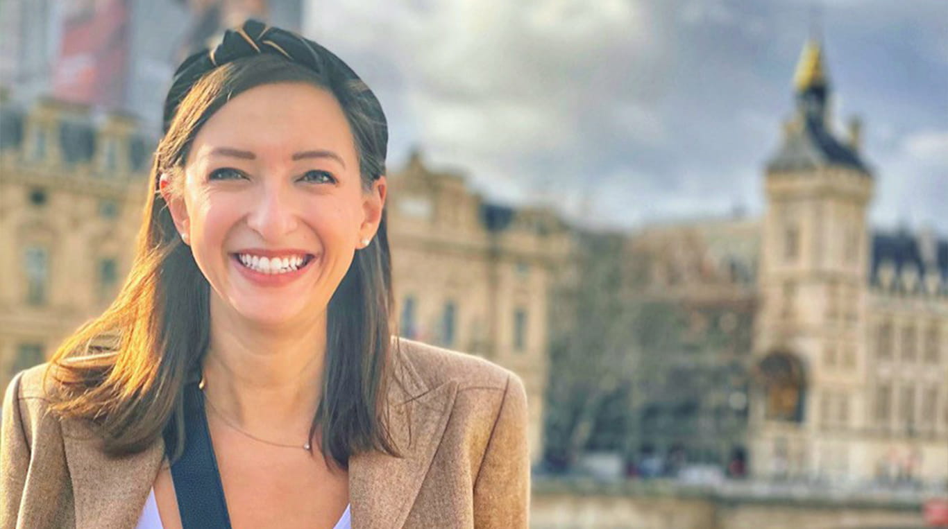 Marissa Wizig ’21 MBA in Paris as part of an MBA exchange program