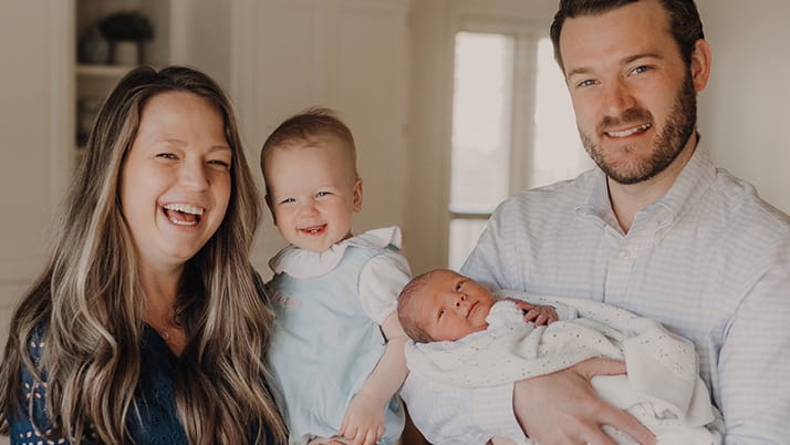 Mindy McBee ‘23, an MBA candidate via the Evening & Weekend MBA program at Kellogg, with her family.