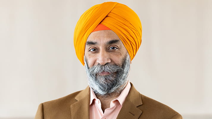 Professor Mohanbir Sawhney will help lead the first generative AI Executive Education program this summer.