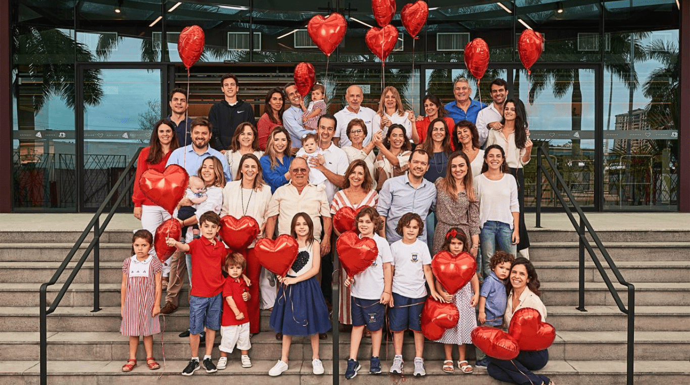 A group photo of a family in Brazil