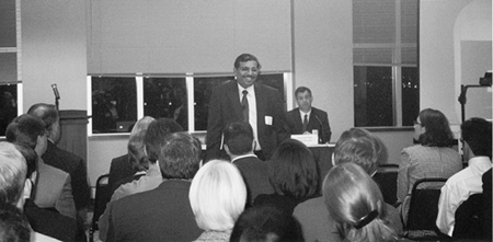 Dean Jain and Associate Dean Besanko meet with Chicago alums.