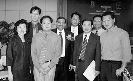 Dean Jain with Thailand alumni club members