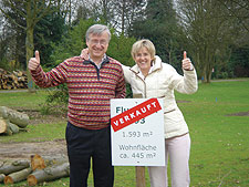 Kristin Grundmann '91 (right) celebrates the purchase of her new home lot.