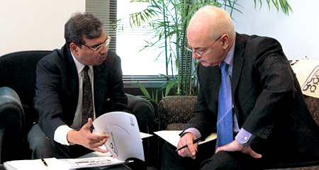 Dean Dipak C. Jain and Professor Thomas Kuczmarski
