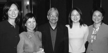 Prof. Krishnamurthi with Hong Kong alumni club members