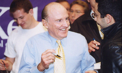 Jack Welch speaks to students in a recent visit to Kellogg.