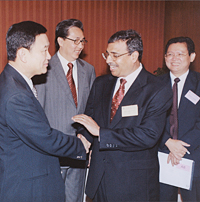 Dean Jain with Thai senior officials 